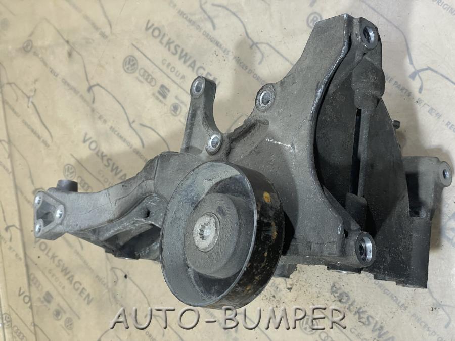 Audi A4 B6 2000- Кронштейн генератора 06D903143D, 06B903143L